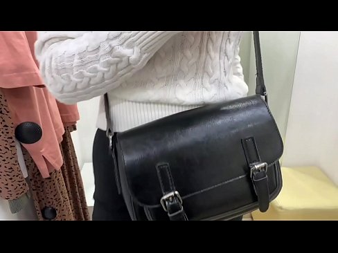 ❤️ Javna masturbacija mlade kujice FeralBerry s dildom u sobi za mjerenje Jebeni video na hr.123sex.ru