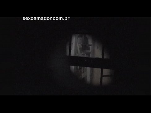 ❤️ Voajer iz susjedstva skriven iza šupljih cigli potajno snima Blondie Jebeni video na hr.123sex.ru