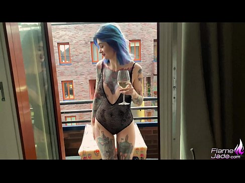 ❤️ Sjajna djevojka siše s gutljajem i strastveno jebe pod otvorenim nebom Jebeni video na hr.123sex.ru